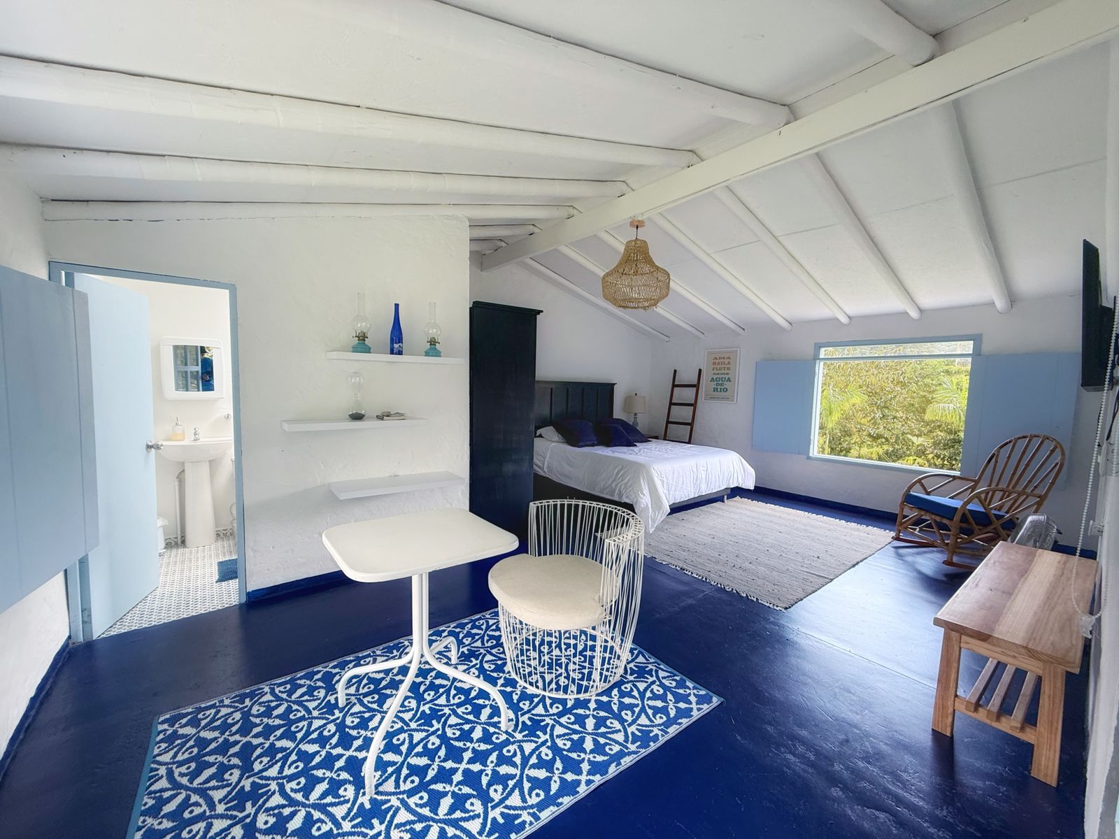 Habitación amplia y luminosa